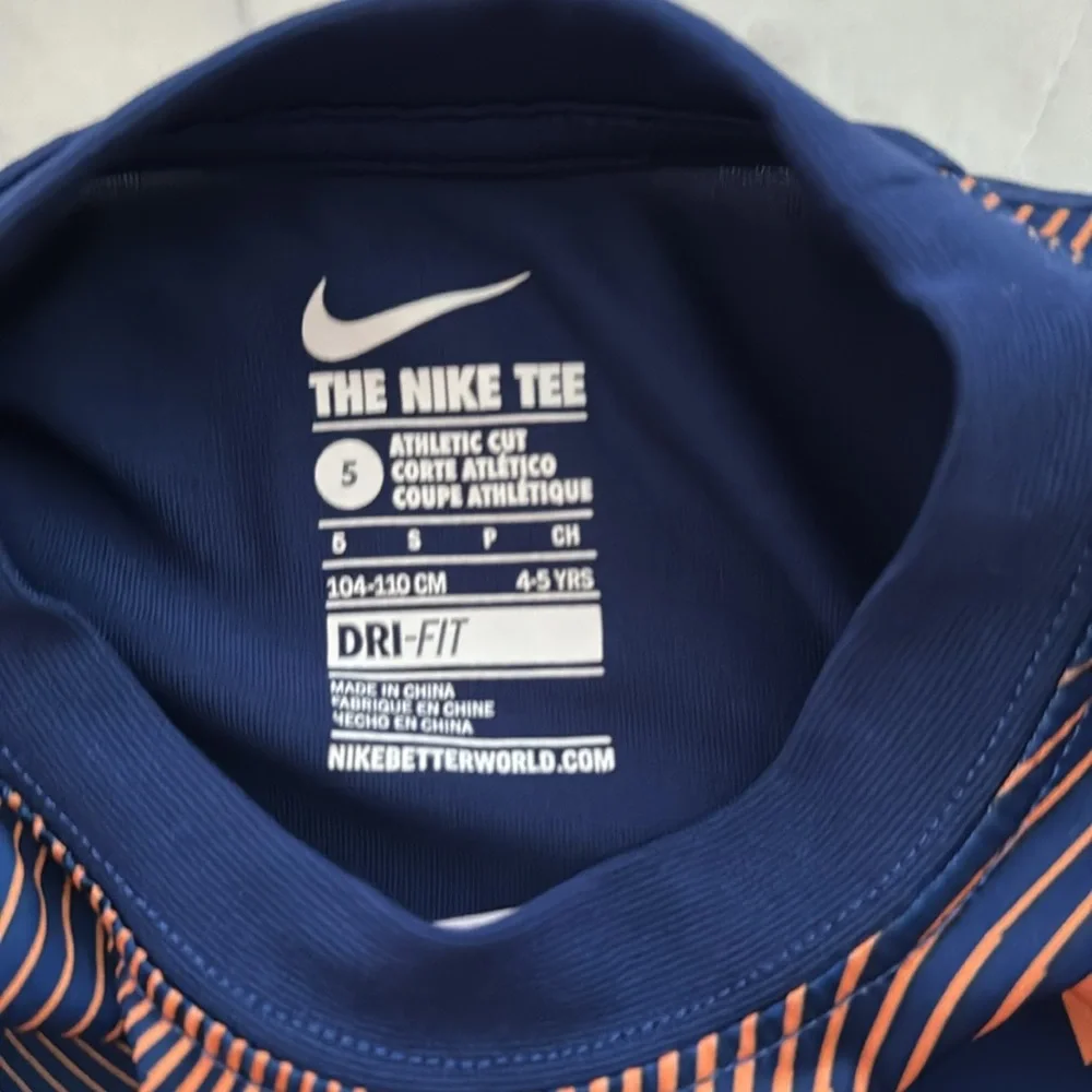 Size 4-5YRS Nike sleeveless tank jersey